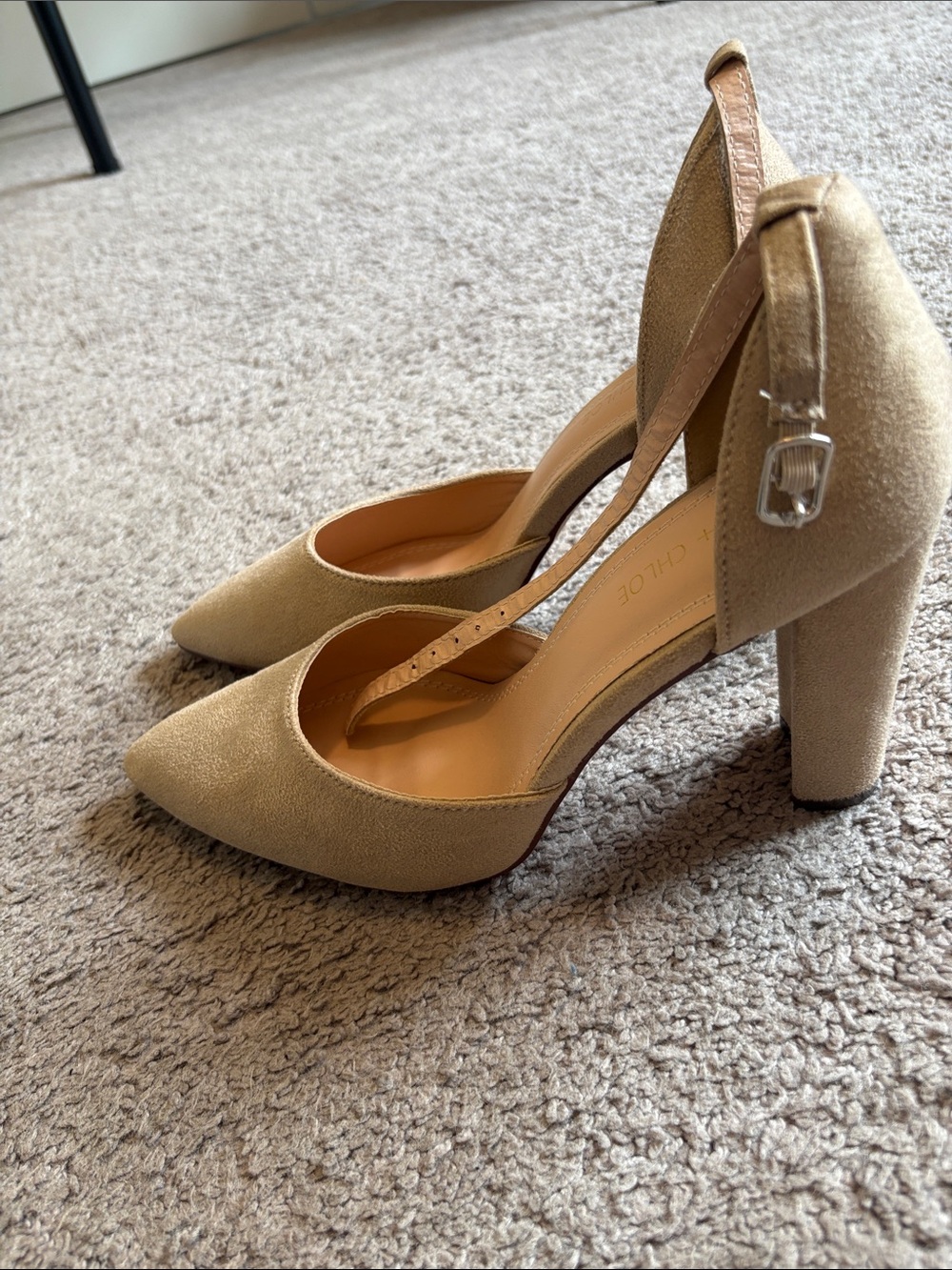Chase & Chloe tan block heels